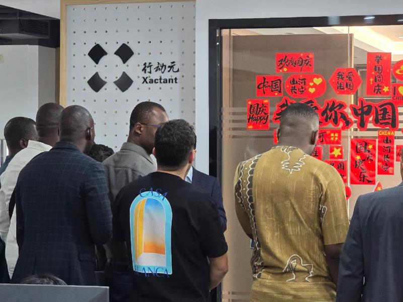 非洲客商代表团参观行动元广州公司